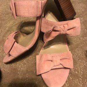 Ann Taylor pink now slip on 7.5